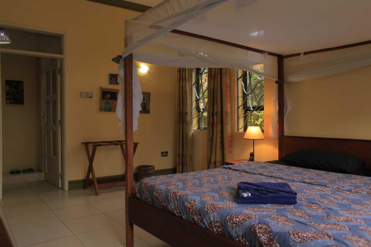 Bluemonkey Guesthouse Entebbe Exterior foto