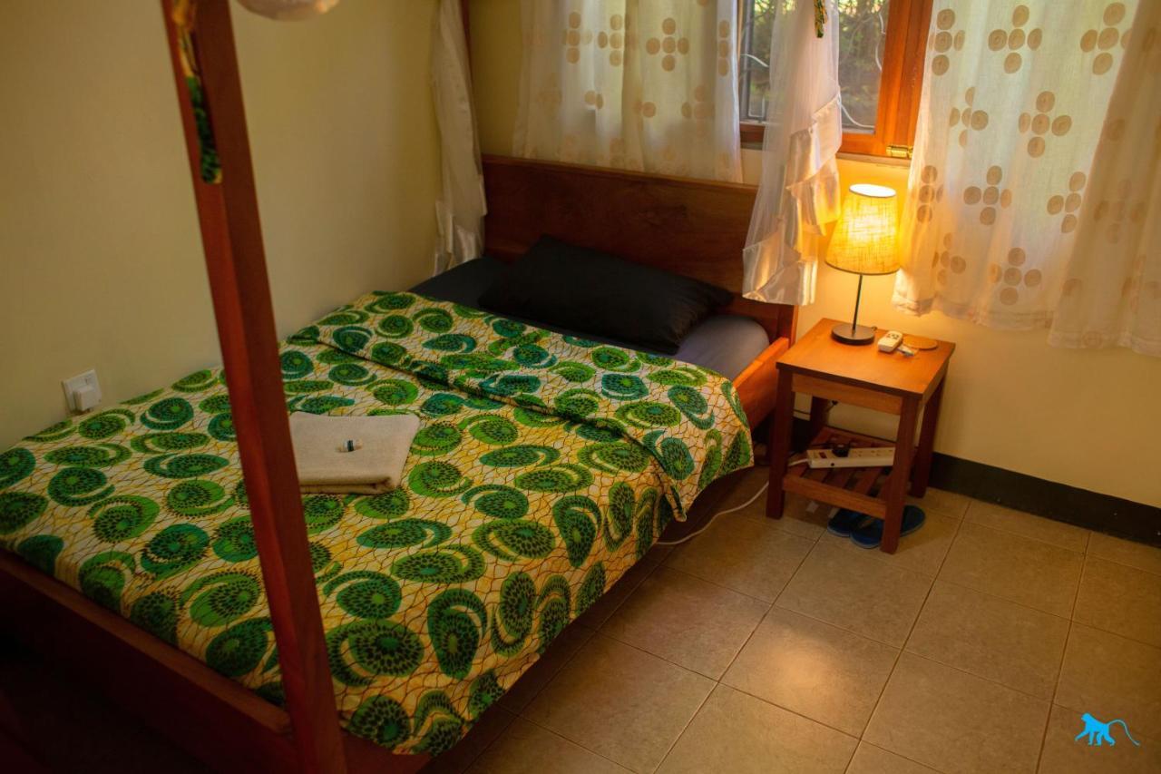 Bluemonkey Guesthouse Entebbe Exterior foto